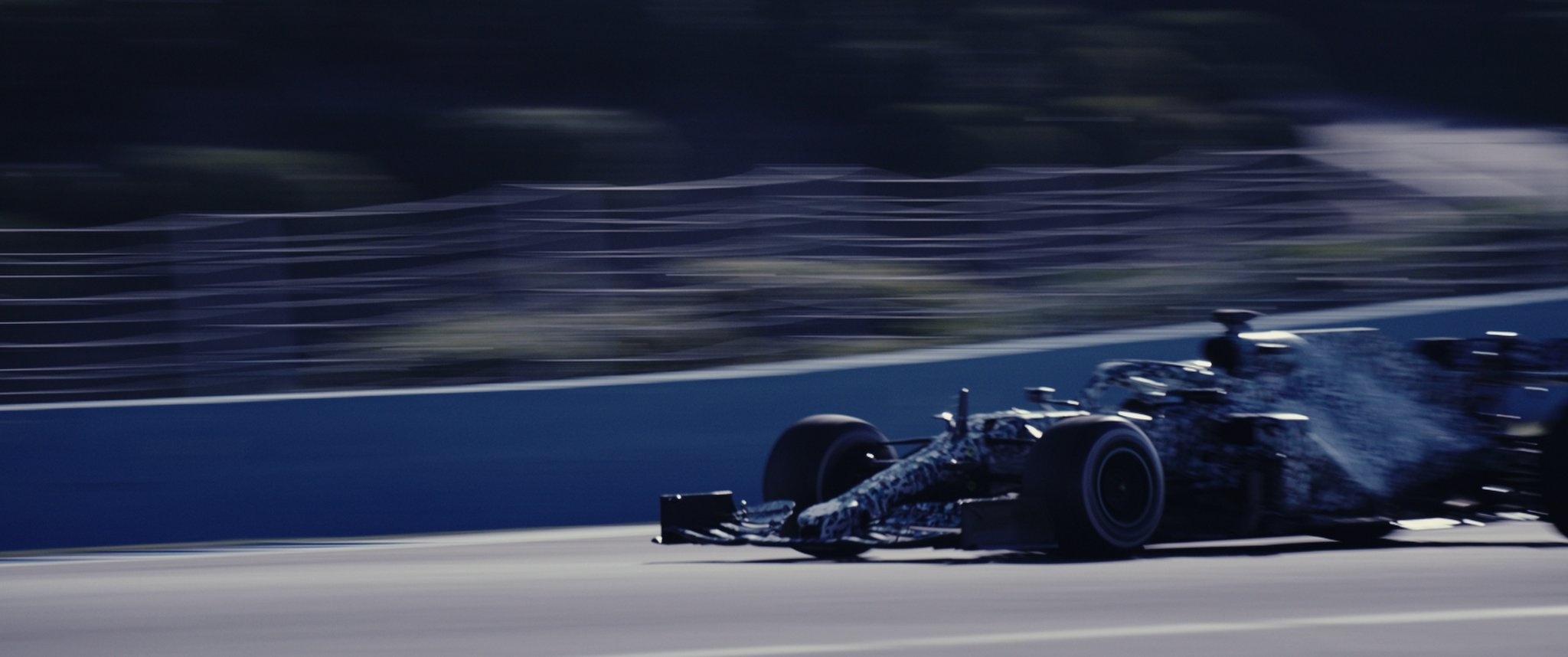 Mercedes × WhatsApp